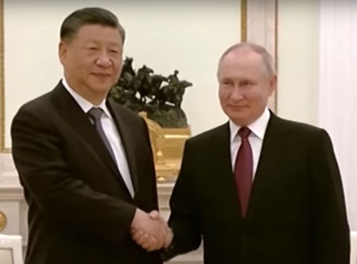 В.Путин Ши Жиньпинийг “Эрхэм нөхөр” хэмээн угтаж авлаа